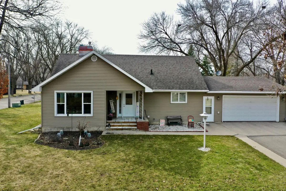 1304 9th Street Sw, Willmar, MN 56201 - #1