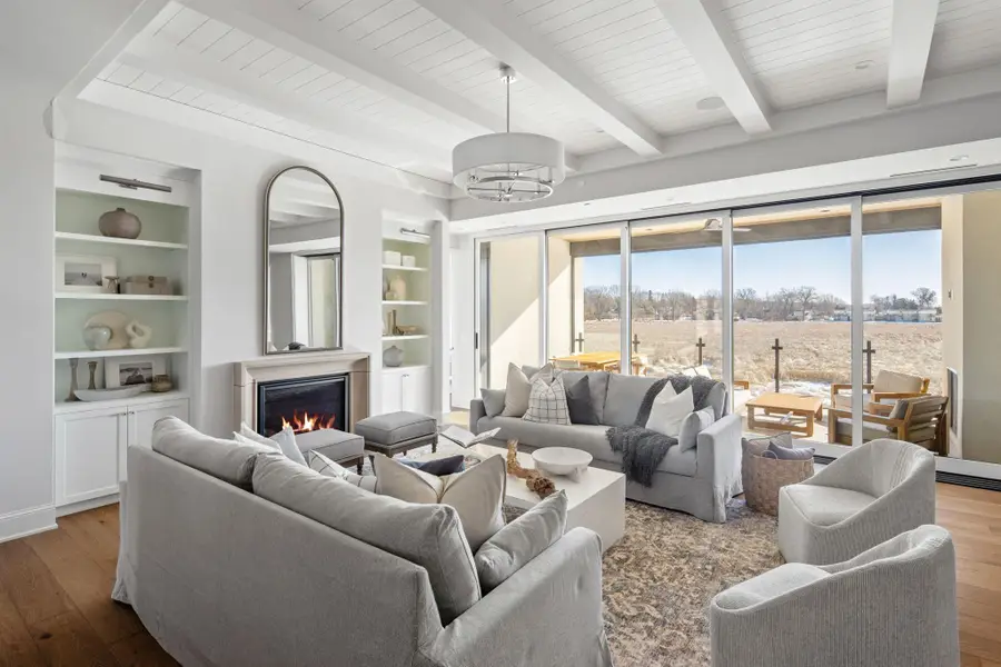 2416 Commerce Boulevard #B1, Mound, MN 55364 - #2