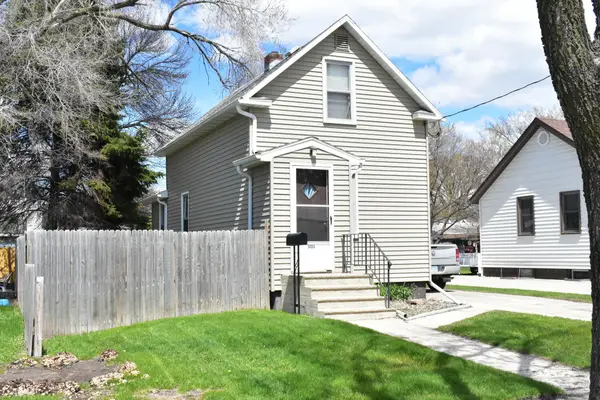 1404 2nd Avenue N, Moorhead, MN 56560