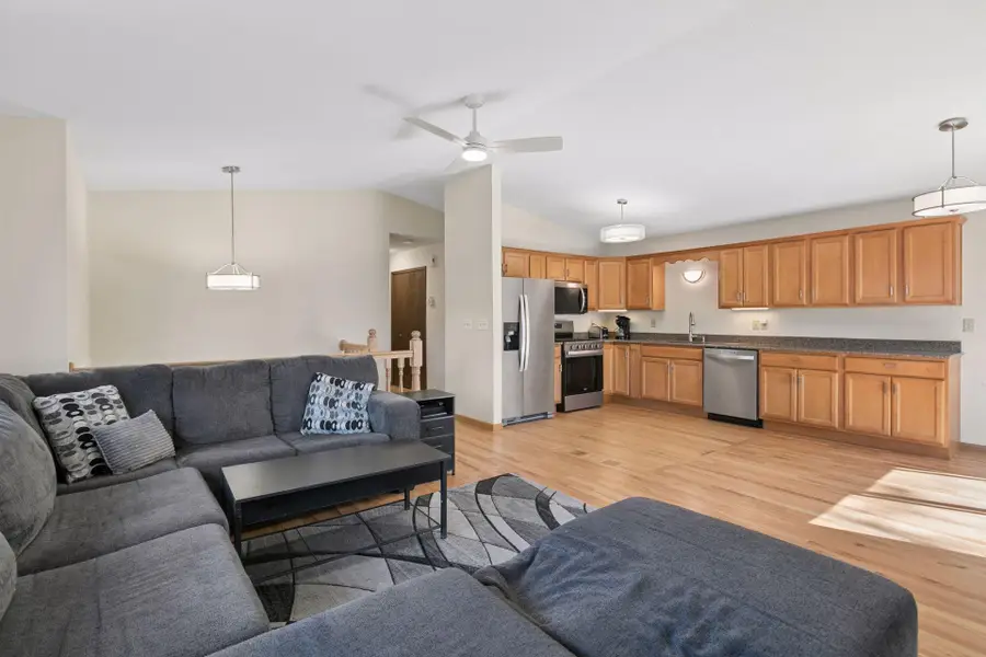 546 98th Avenue Ne, Blaine, MN 55434 - #3