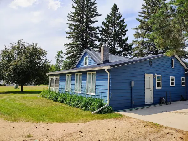 704 Martha Avenue N, Thief River Falls, MN 56701