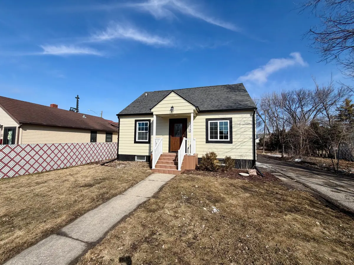 1320 6th Avenue N, Moorhead, MN 56560 - #1