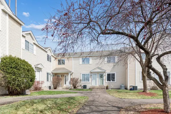 9060 Scarlet Globe Drive, Eden Prairie, MN 55347