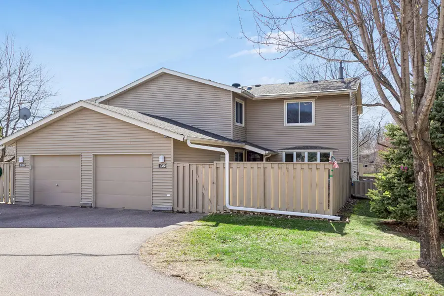 1082 Carmel Court, Saint Paul, MN 55126 - #2