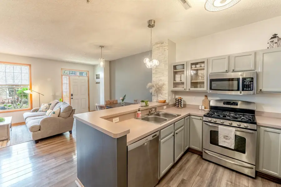 1586 Woodlynn Avenue #2, Saint Paul, MN 55109 - #3