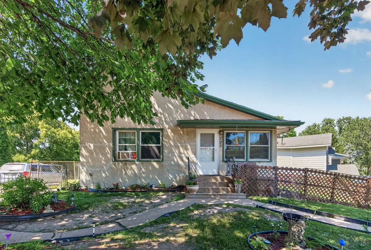 725 California Avenue E, Saint Paul, MN 55106 - #1