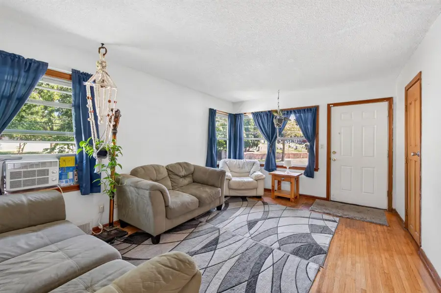 725 California Avenue E, Saint Paul, MN 55106 - #3