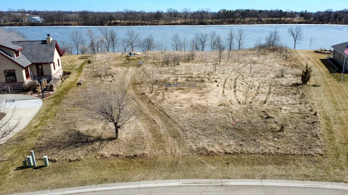 1165 W Shore Drive Sw, Hutchinson, MN 55350 - #1