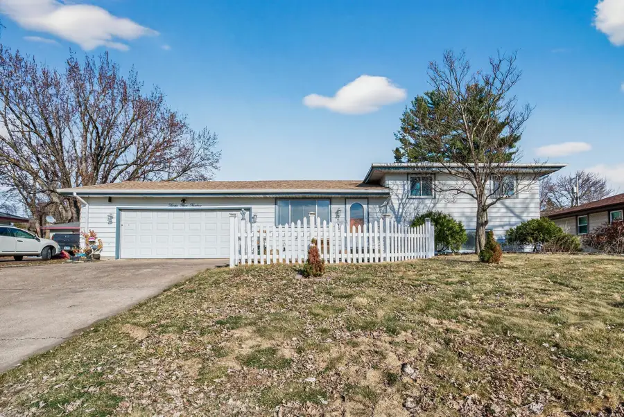 3512 Mcknight Road N, Saint Paul, MN 55110 - #2