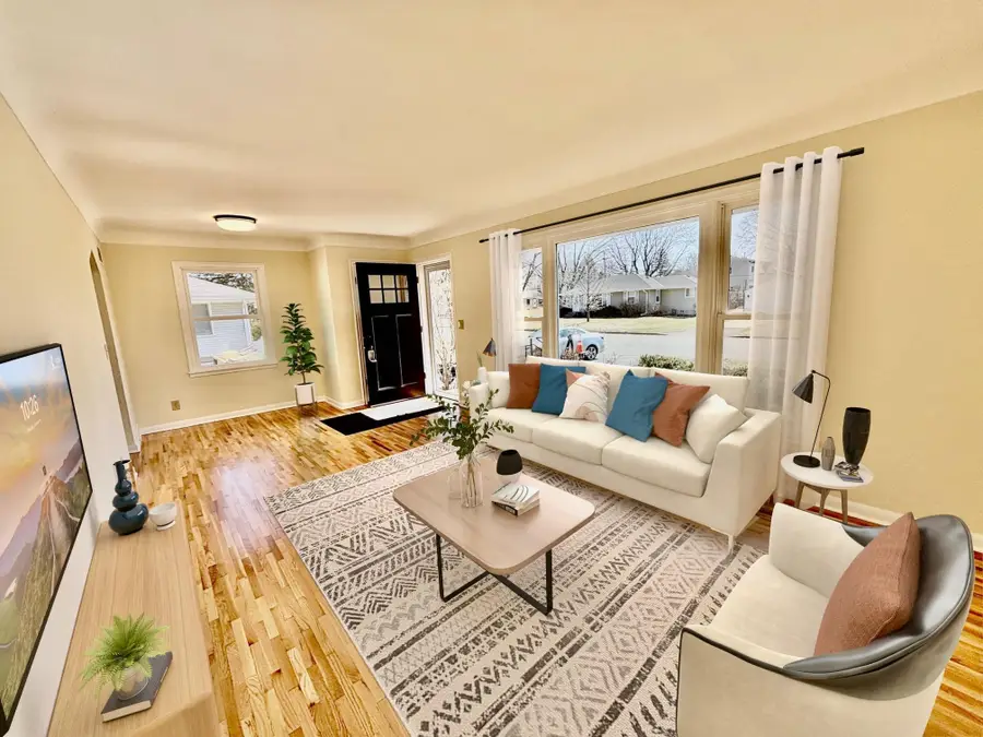 993 Roma Avenue, Saint Paul, MN 55113 - #2