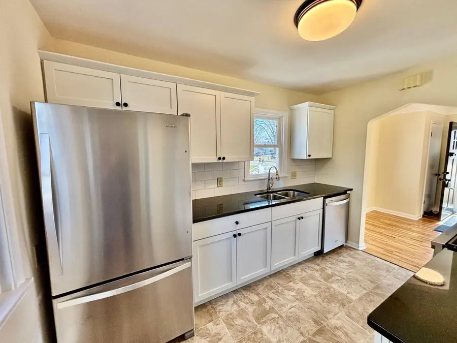 993 Roma Avenue, Saint Paul, MN 55113 - #3