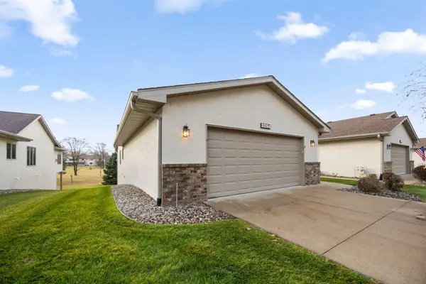 2294 Pinewood Drive, Shakopee, MN 55379