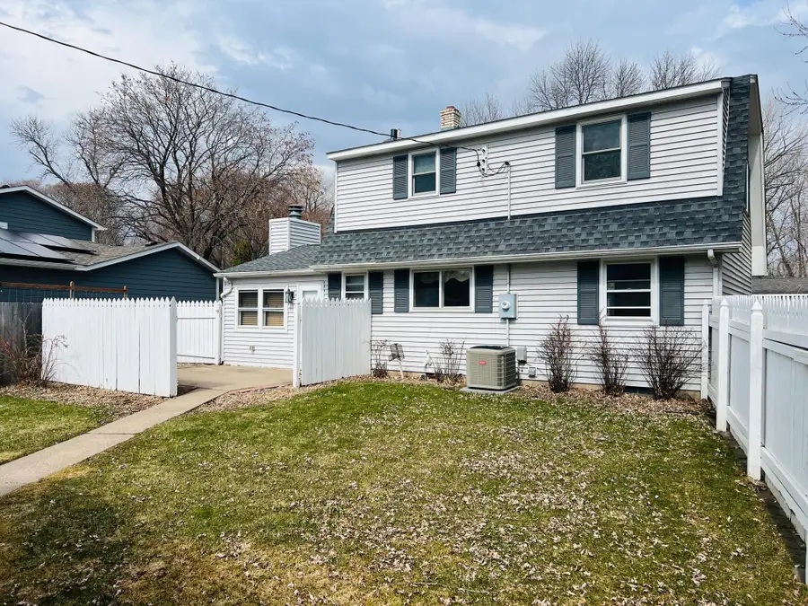 1948 Lakeaires Boulevard, Saint Paul, MN 55110 - #3