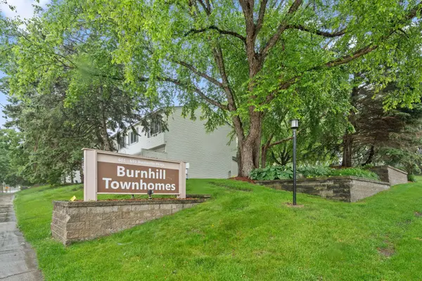 695 E Burnsville Parkway #19, Burnsville, MN 55337