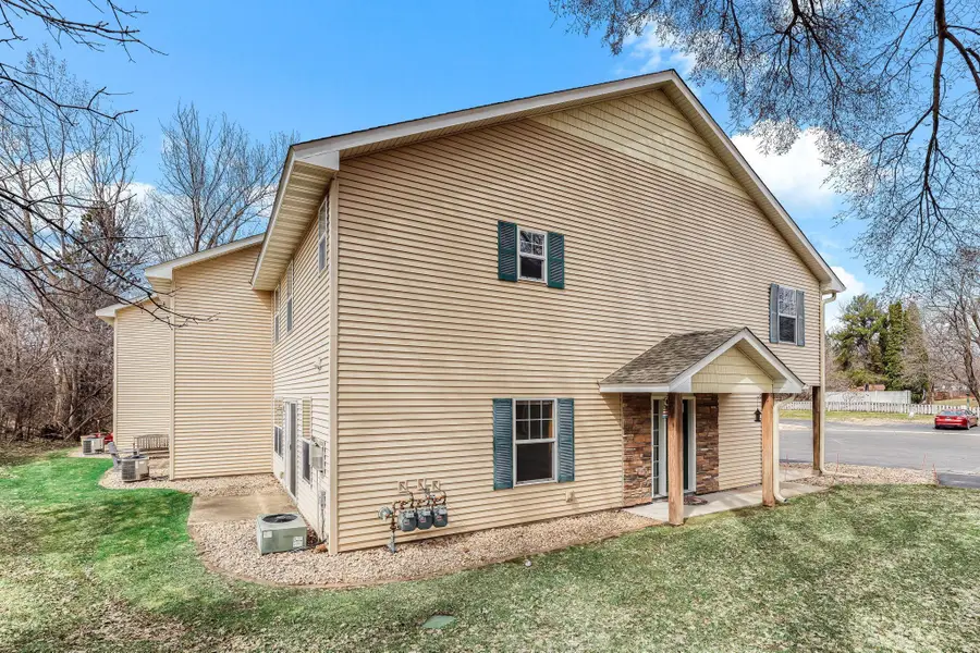 2068 Shryer Court E, North Saint Paul, MN 55109 - #2