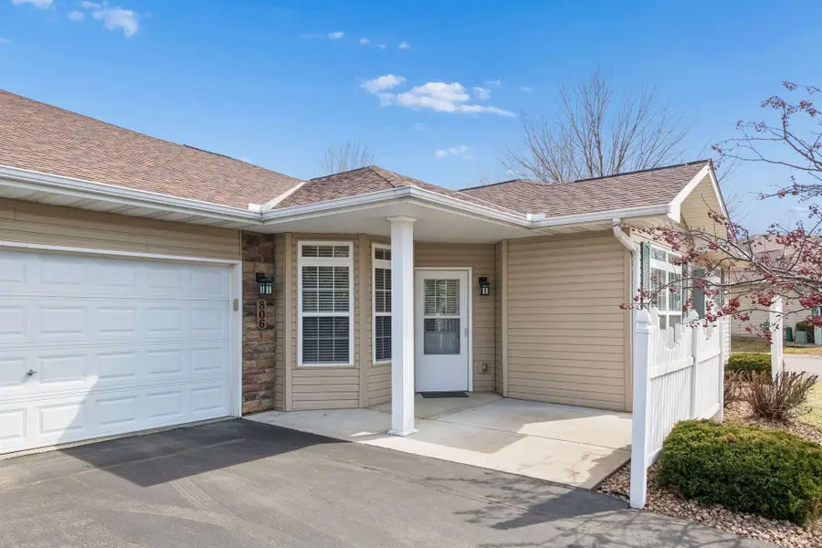 806 Roundhouse Street, Shakopee, MN 55379 - #2