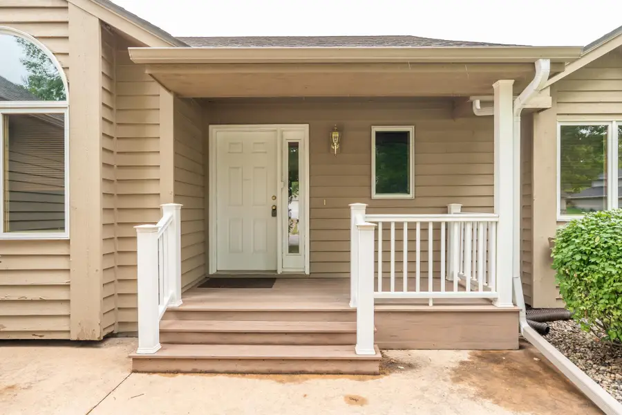 910 Deercreek Parkway, Belle Plaine, MN 56011 - #3