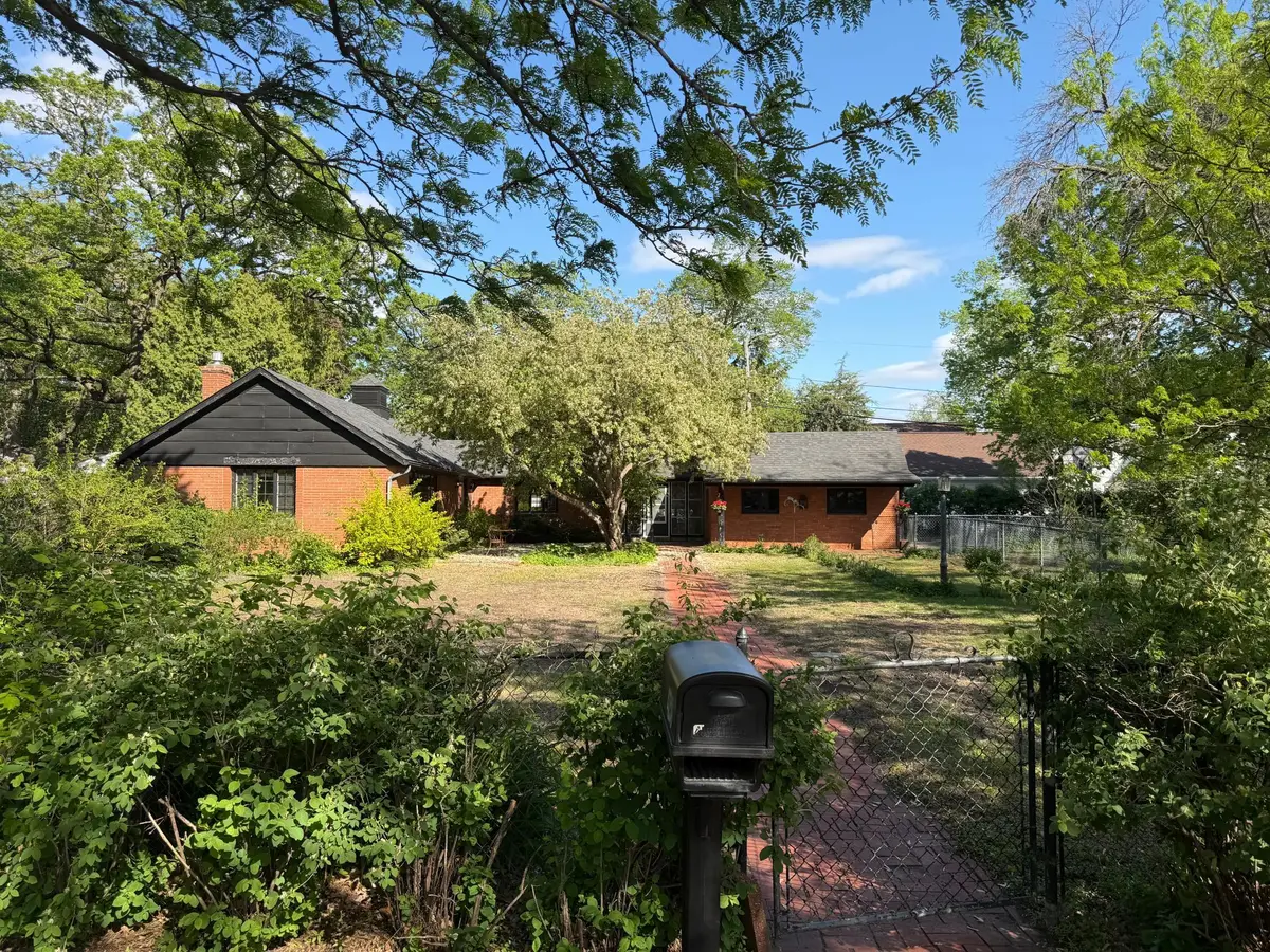 4230 Ewing Avenue N, Robbinsdale, MN 55422 - #1