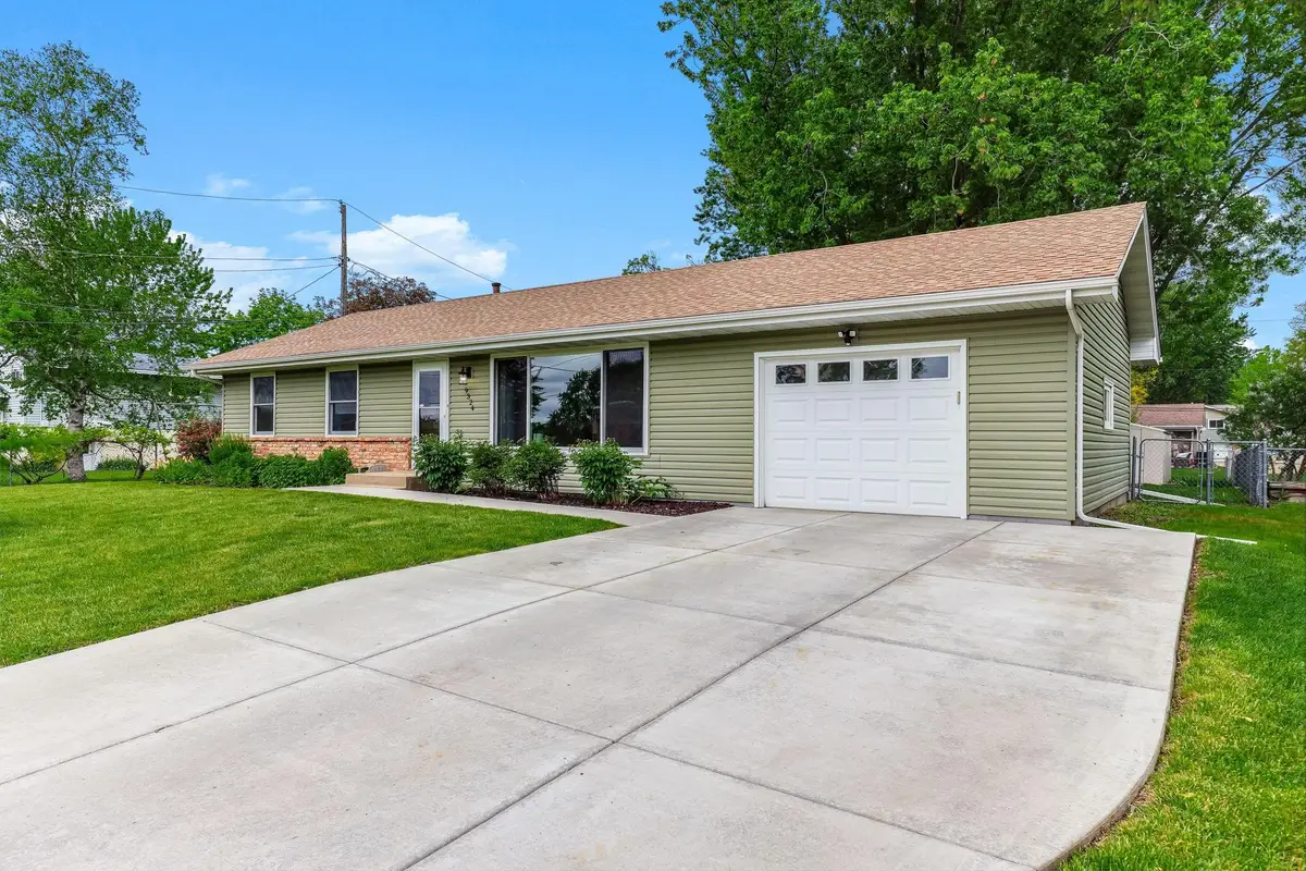 9324 30th Avenue N, Minneapolis, MN 55427 - #1