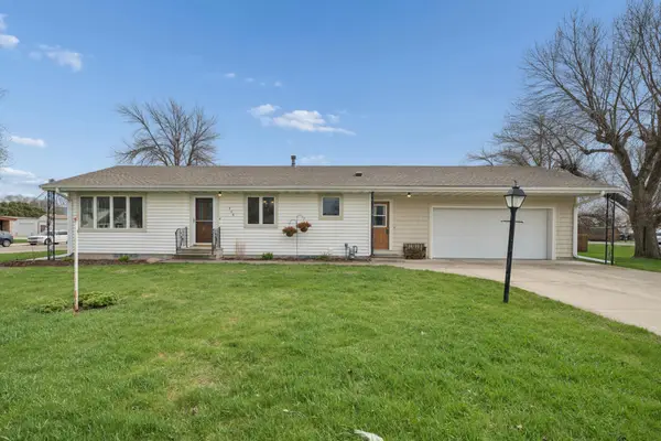 306 3rd Avenue Se, Blooming Prairie, MN 55917