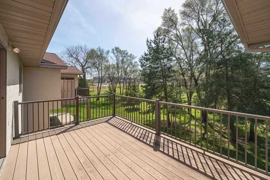 2334 Pinewood Drive, Shakopee, MN 55379 - #2