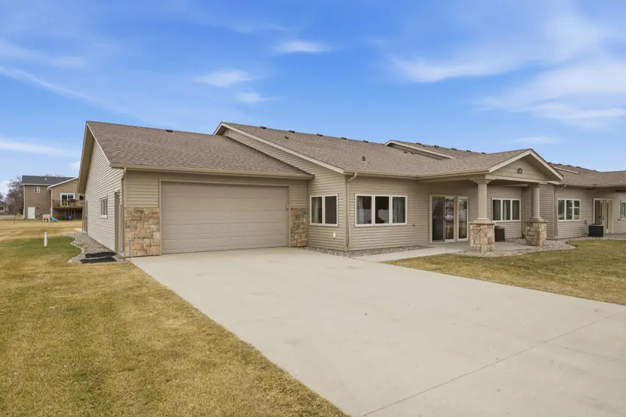 150 Sheyenne Street #I, Kindred, ND 58051 - #2