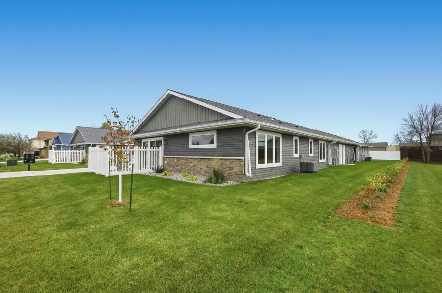 2336 30th Avenue S, Fargo, ND 58104 - #3