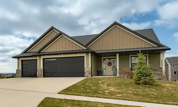 2108 Whitlee Lane Sw, Rochester, MN 55902