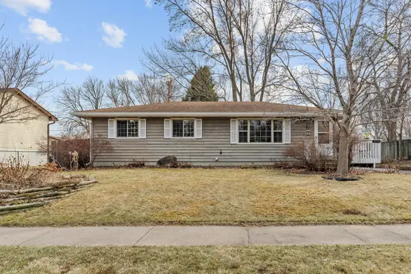 950 Blackoaks Lane, Anoka, MN 55303