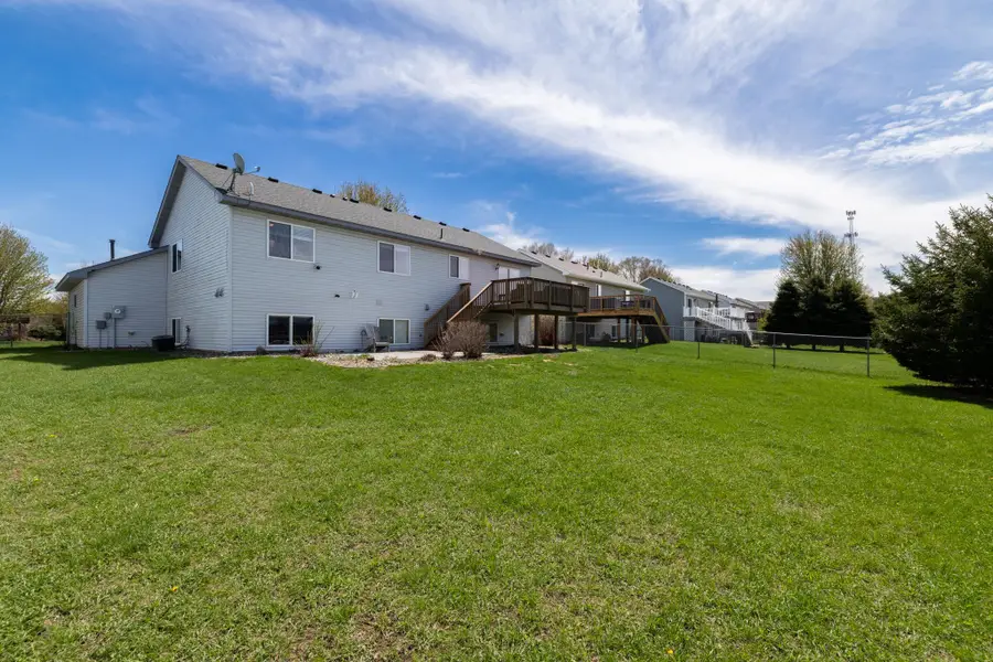 936 S Chestnut Street, Belle Plaine, MN 56011 - #2