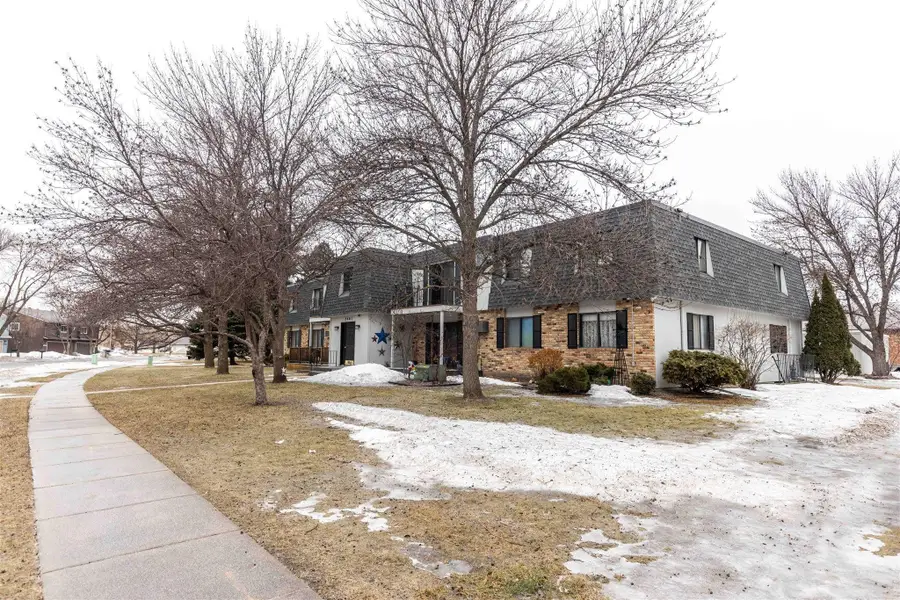 2401 Demores Drive S #12, Fargo, ND 58103 - #3