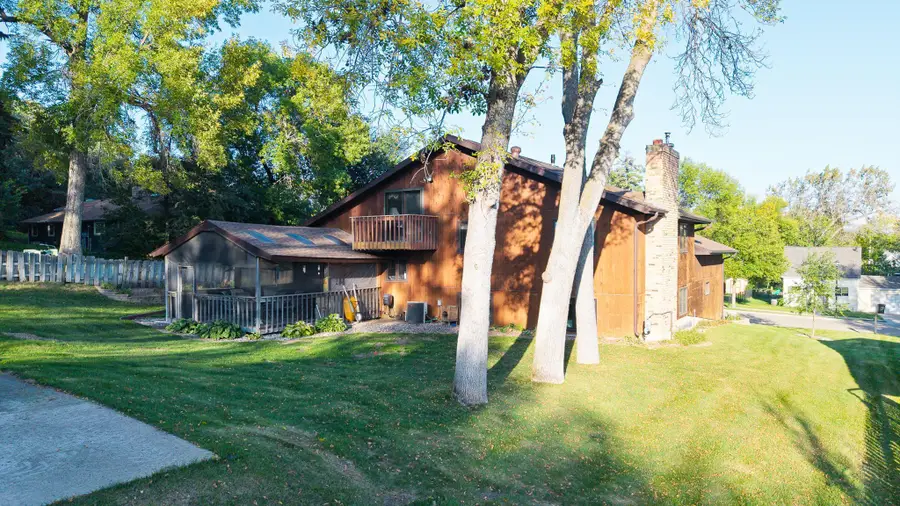 747 5th Avenue Nw, Valley City, ND 58072 - #3