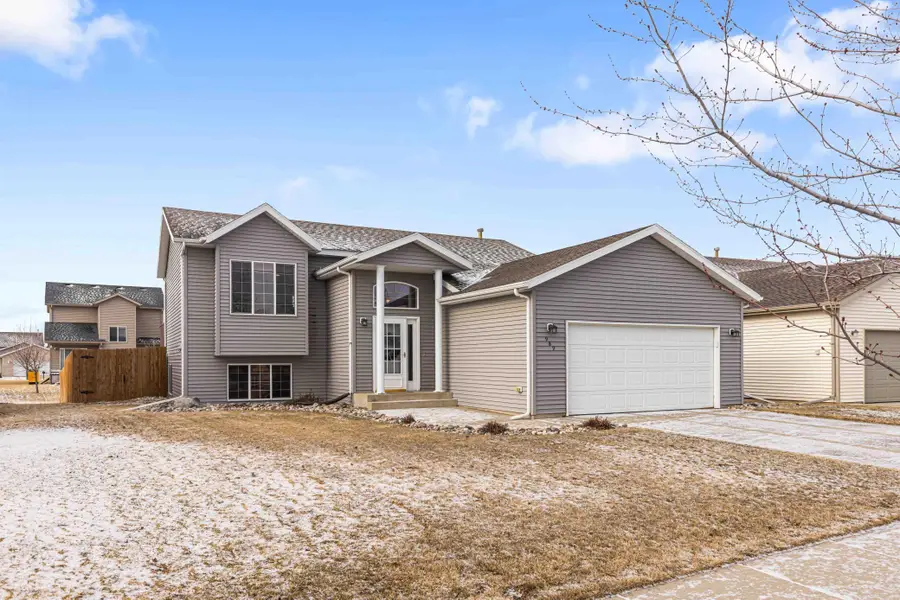 989 39th Avenue W, West Fargo, ND 58078 - #2