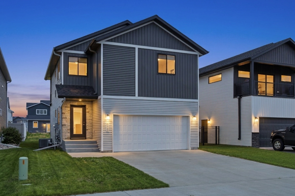 8068 Goldfinch Drive, Horace, ND 58047