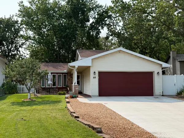 812 123rd Lane Nw, Minneapolis, MN 55448