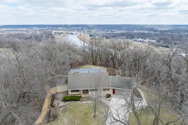 2000 Roe Crest Drive, North Mankato, MN 56003