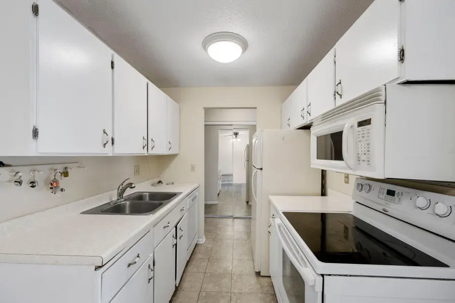 329 Geneva Avenue N #411, Oakdale, MN 55128 - #2