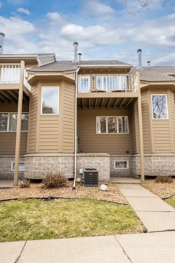 2867 Kenwood Isles Drive, Minneapolis, MN 55408