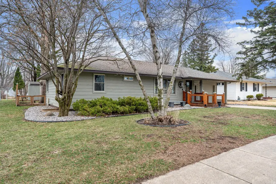 2104 W Oakland Avenue, Austin, MN 55912 - #3