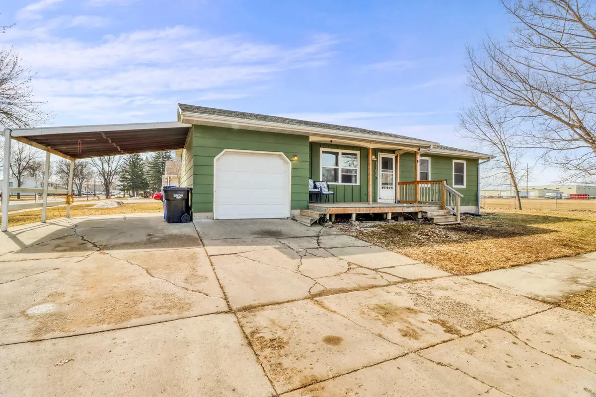 3102 8th Avenue N, Fargo, ND 58102 - #1