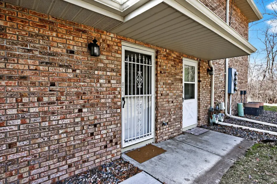 927 Pond View Court, Vadnais Heights, MN 55127 - #2