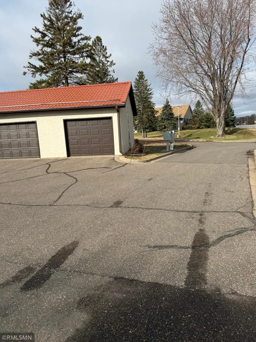 1048 109th Avenue Ne, Blaine, MN 55434 - #2