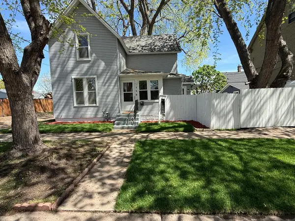 558 Osceola Avenue S, Saint Paul, MN 55102