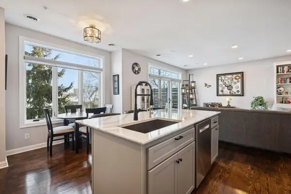 337 Willoughby Way W, Hopkins, MN 55305