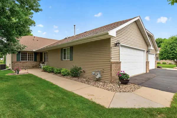 9076 212th Street W, Lakeville, MN 55044