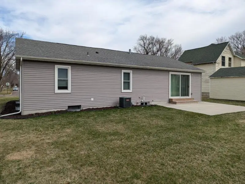 400 9th Street Sw, Wells, MN 56097 - #2