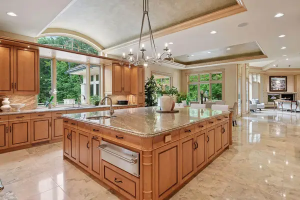 1989 Dwight Lane, Minnetonka, MN 55305