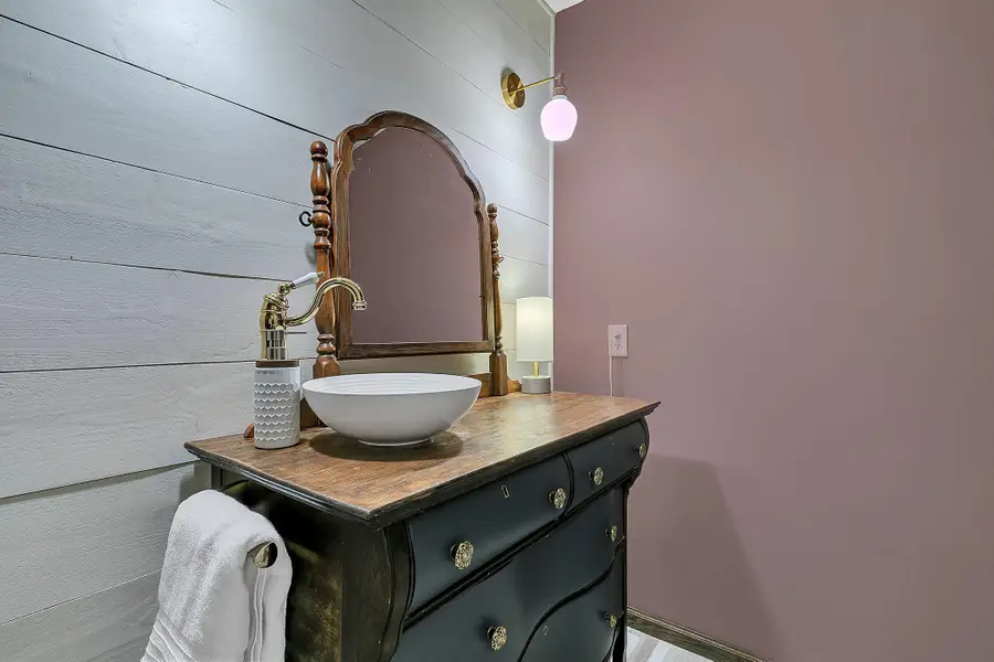 1030 NW 4th Avenue Nw, Milaca, MN 56353 - #2