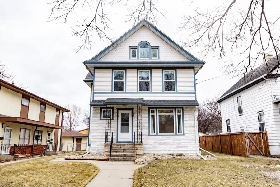 904 10th Street S, Fargo, ND 58103 - #2