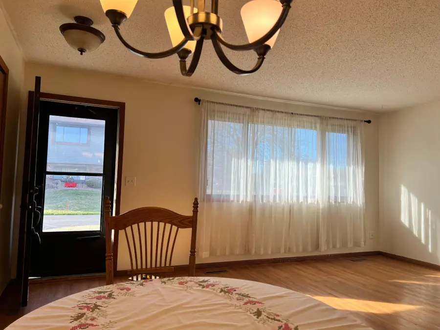 552 Donegal Circle, Saint Paul, MN 55126 - #3